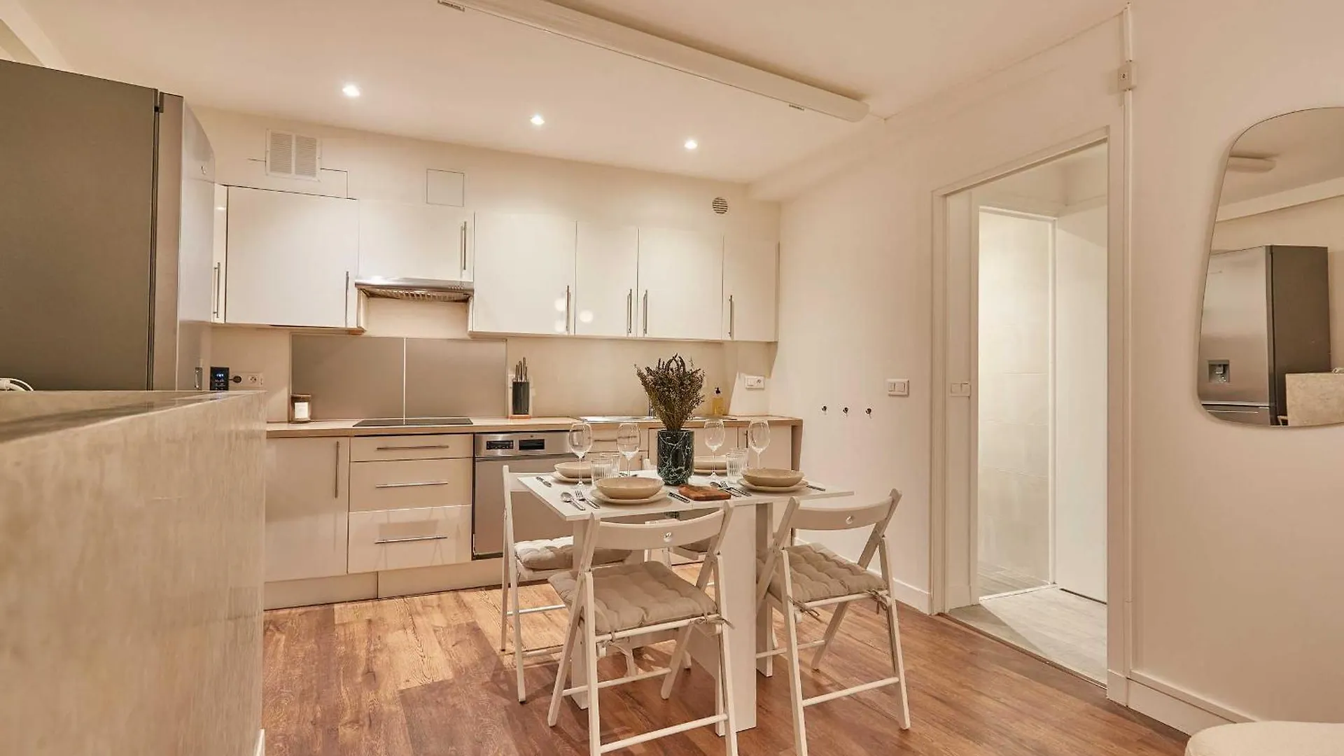 Classy Apartment 2Bd-4P - Eiffel Tower Paris 0*,  France